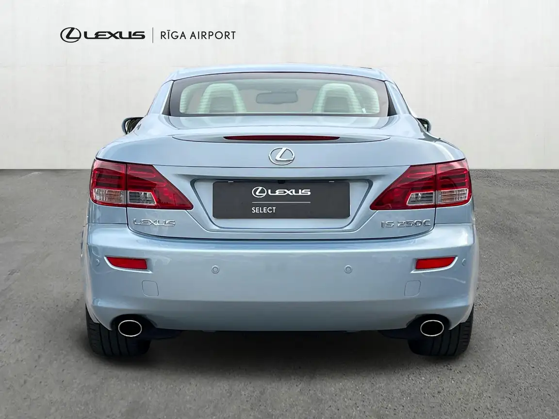 LEXUS IS