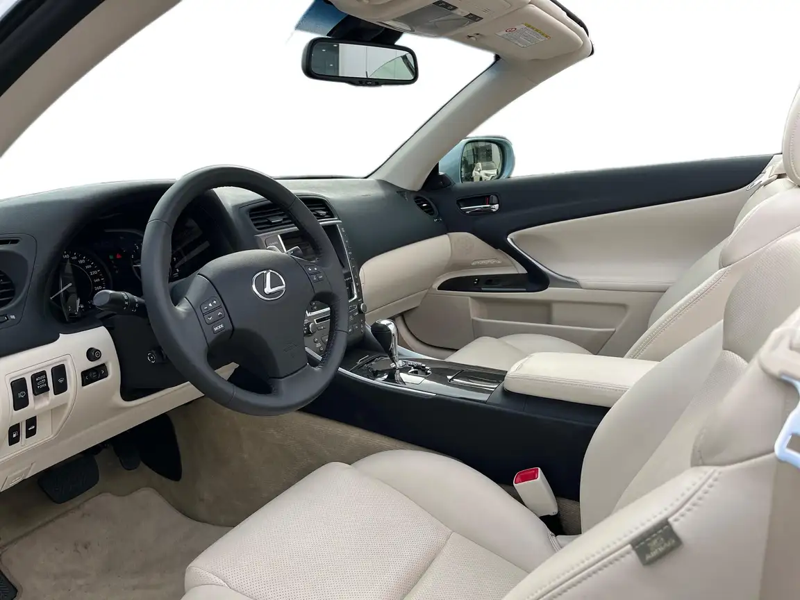 LEXUS IS