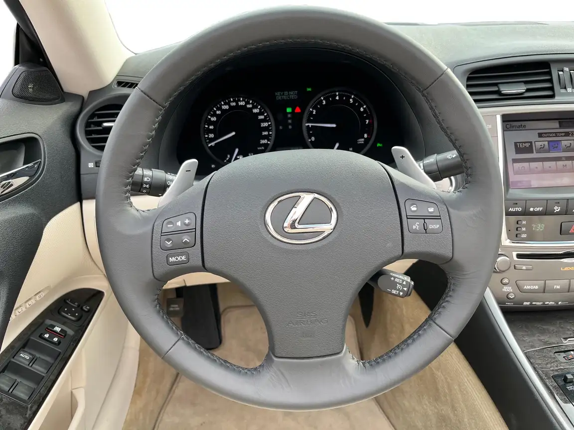 LEXUS IS