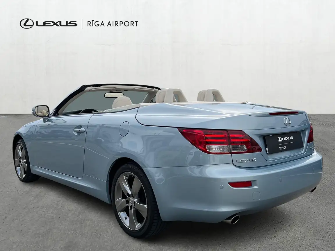LEXUS IS