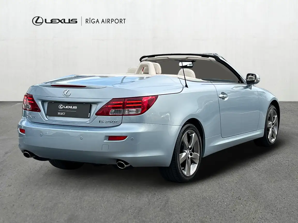 LEXUS IS