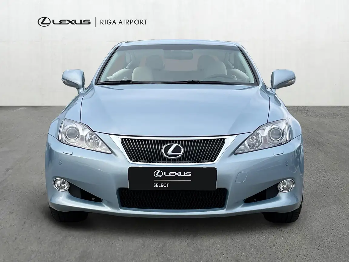 LEXUS IS