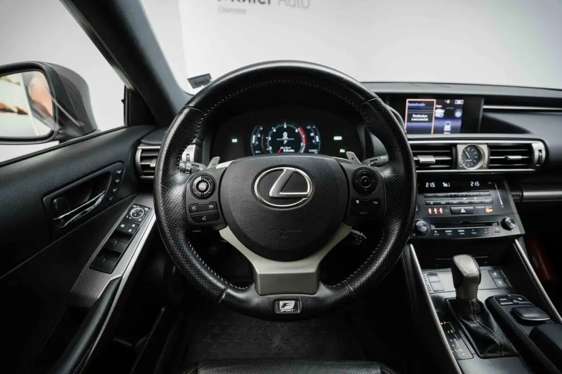 LEXUS IS