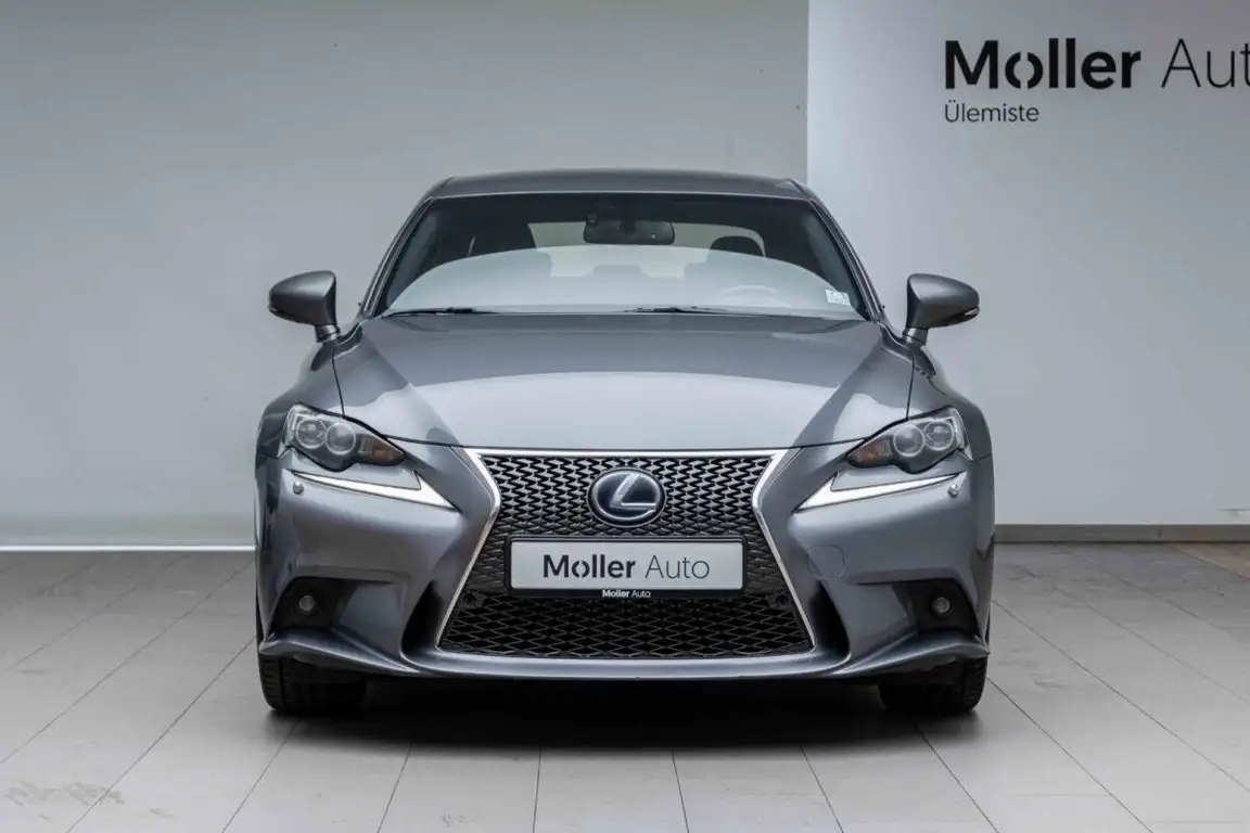 LEXUS IS