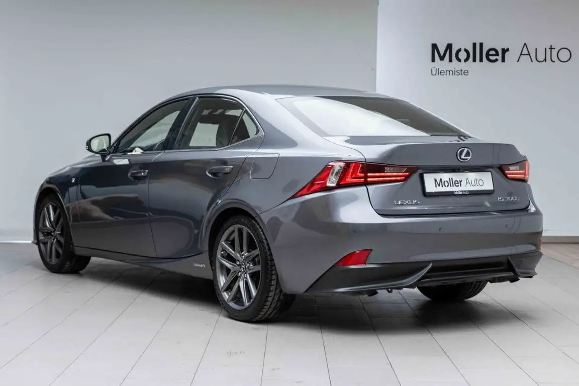 LEXUS IS