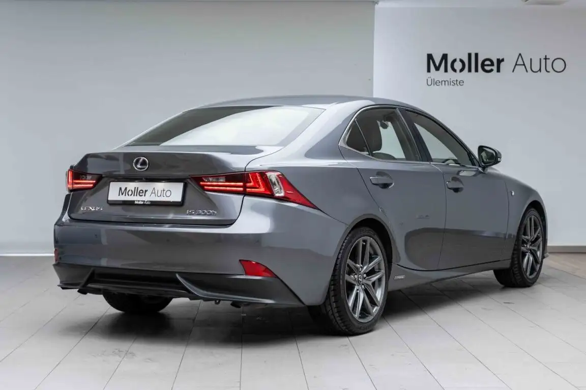 LEXUS IS