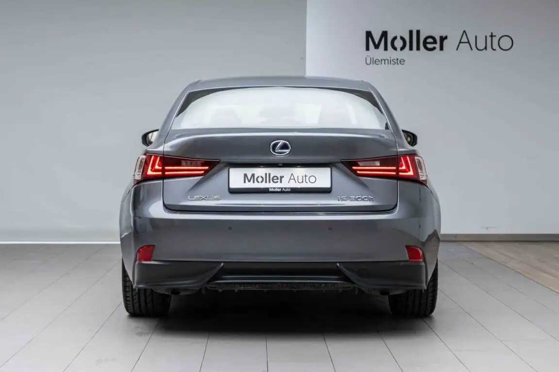 LEXUS IS