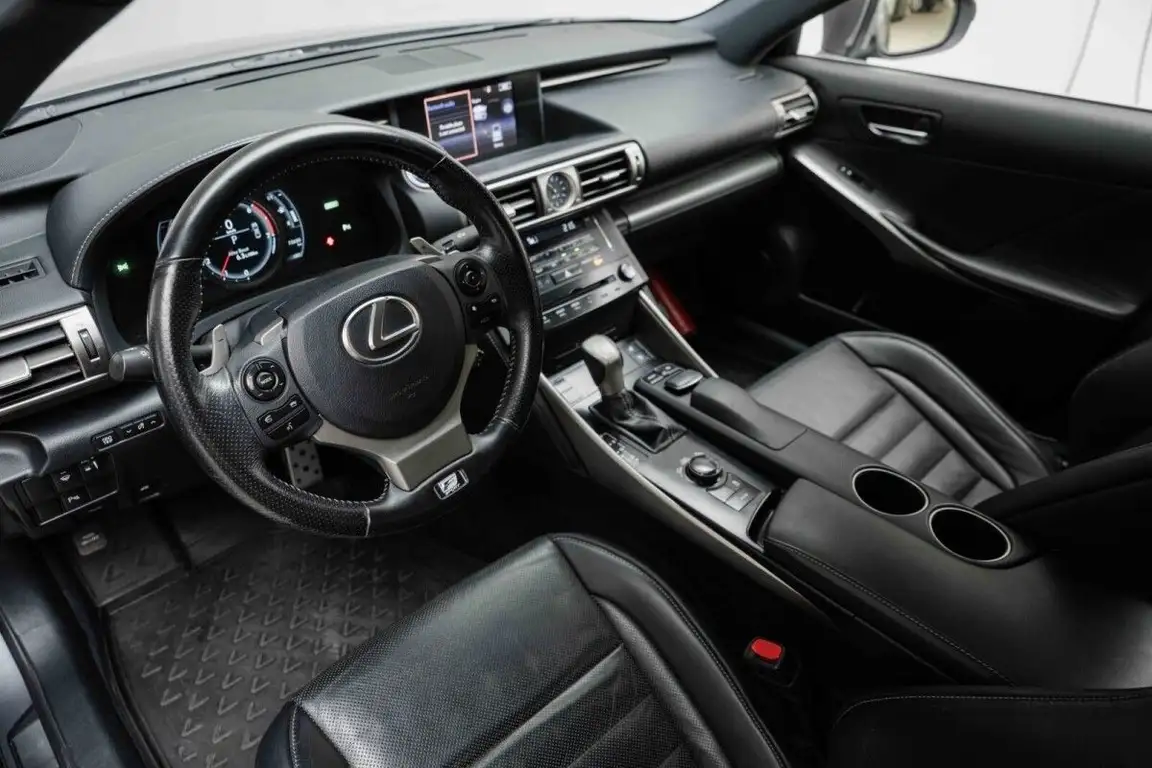 LEXUS IS