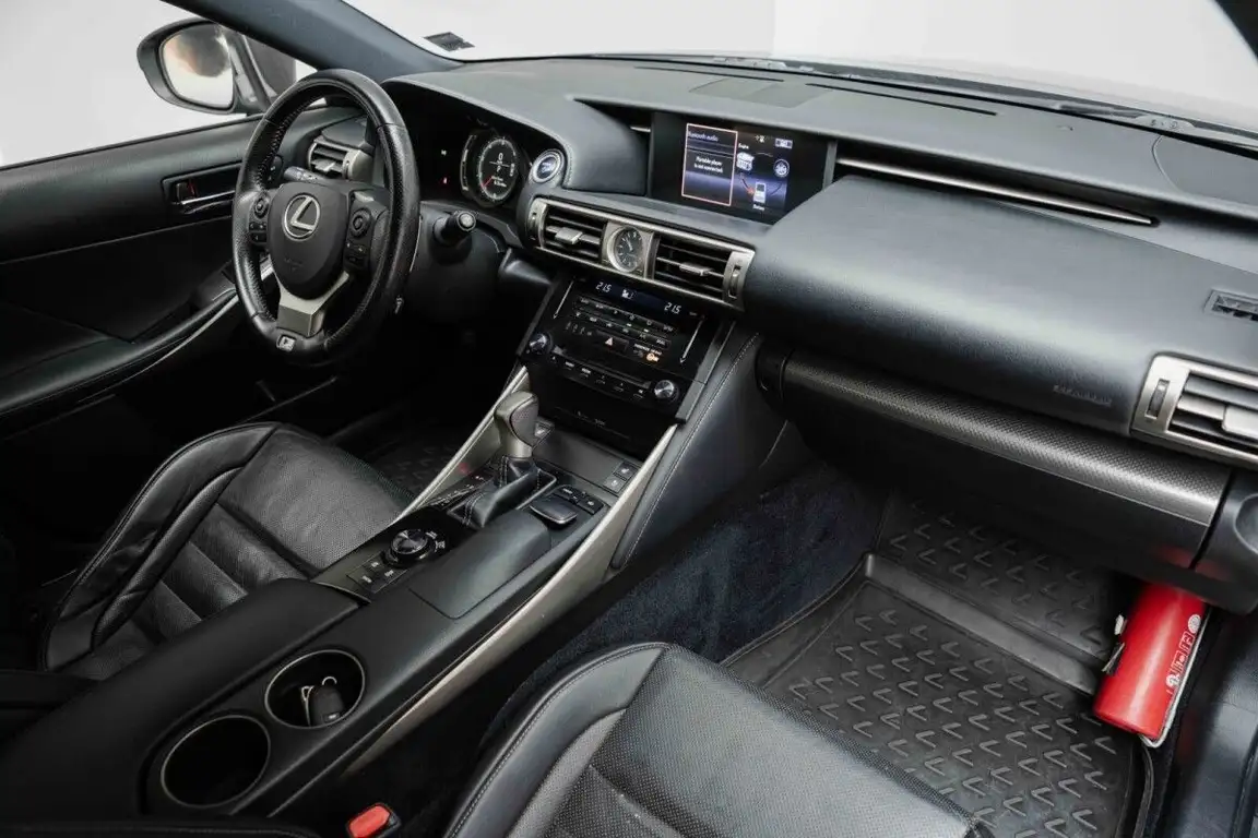 LEXUS IS