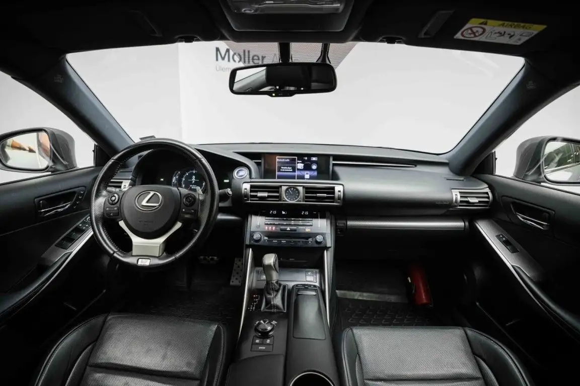 LEXUS IS