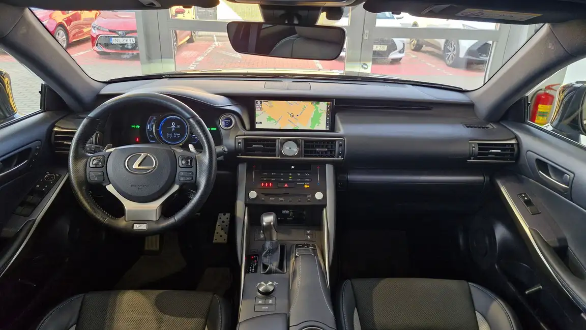 LEXUS IS
