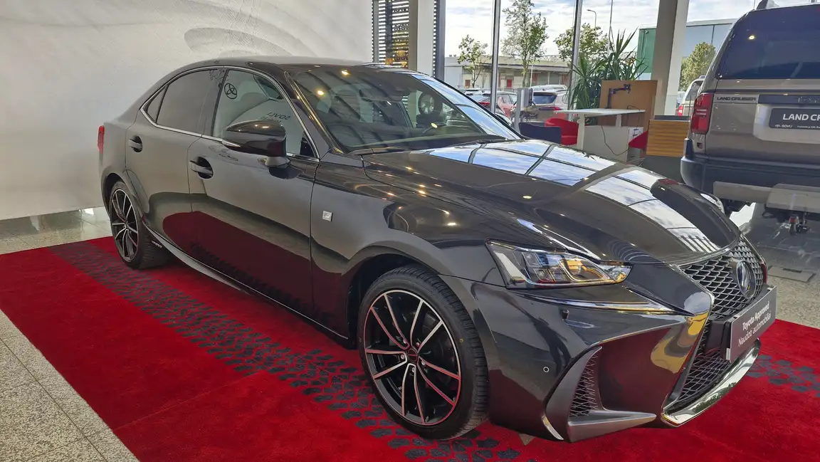 LEXUS IS