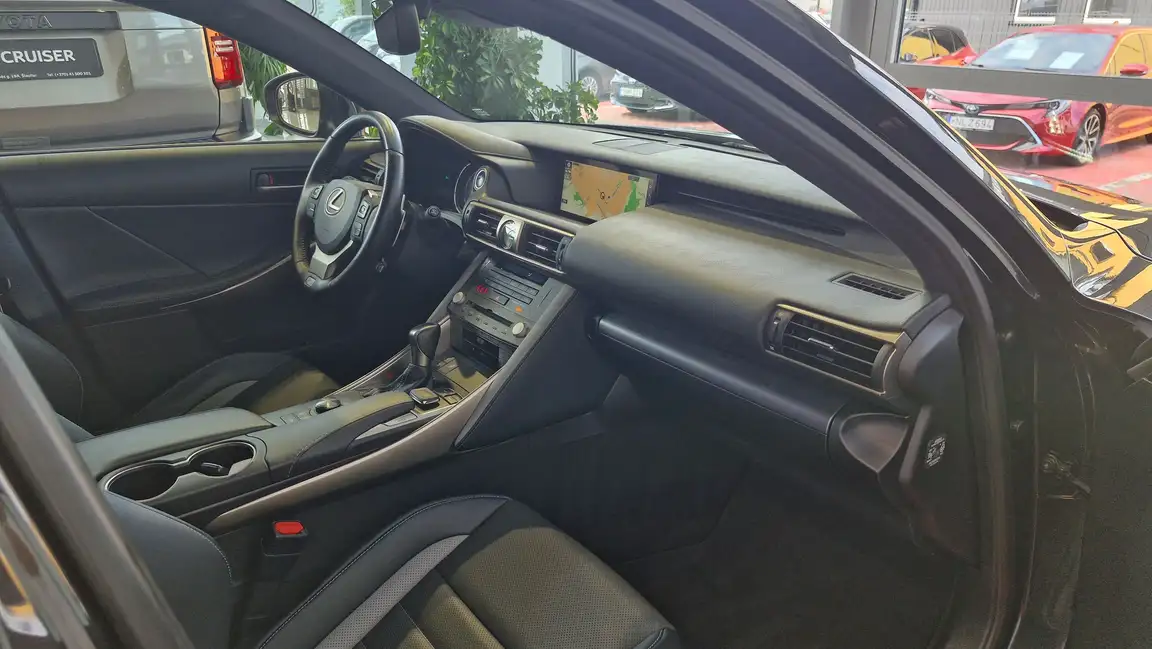 LEXUS IS
