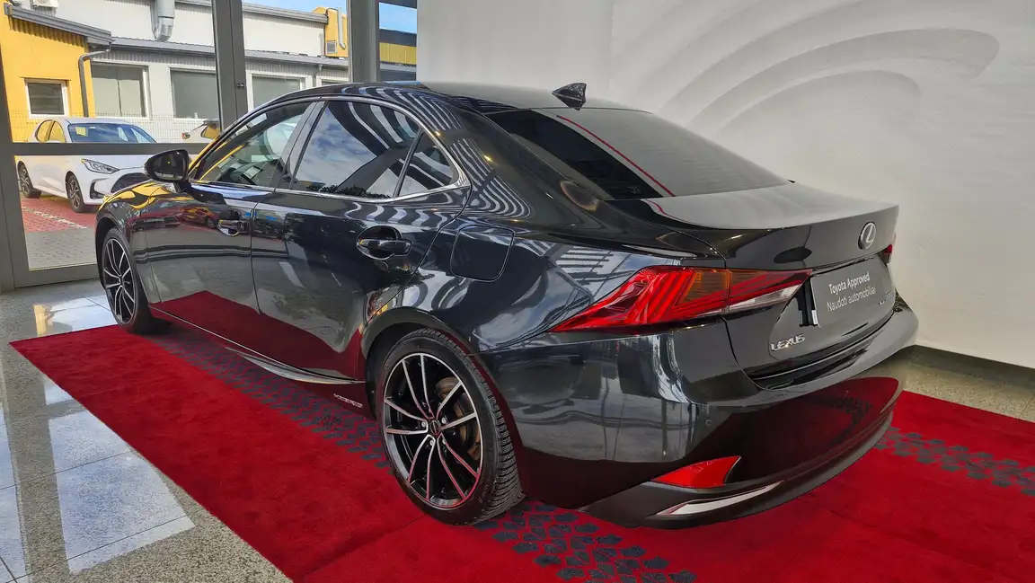 LEXUS IS