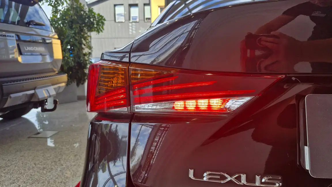 LEXUS IS