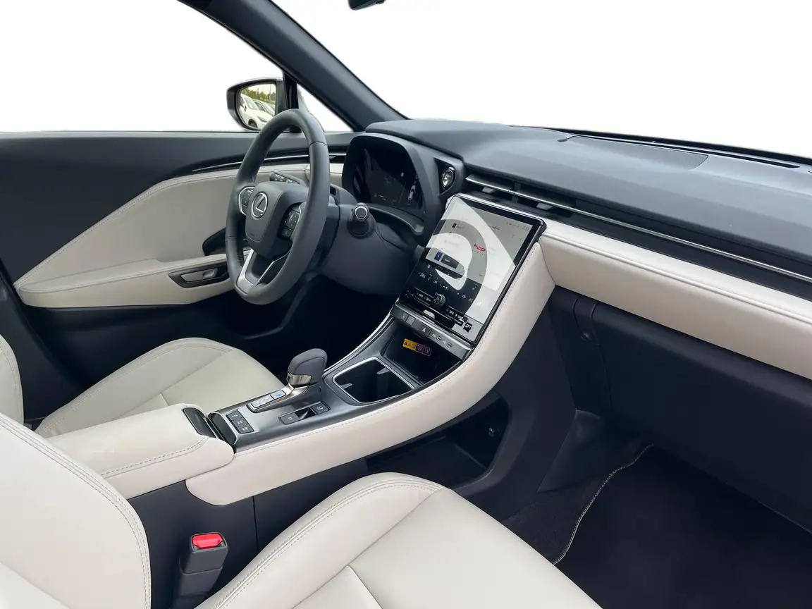 LEXUS LBX
