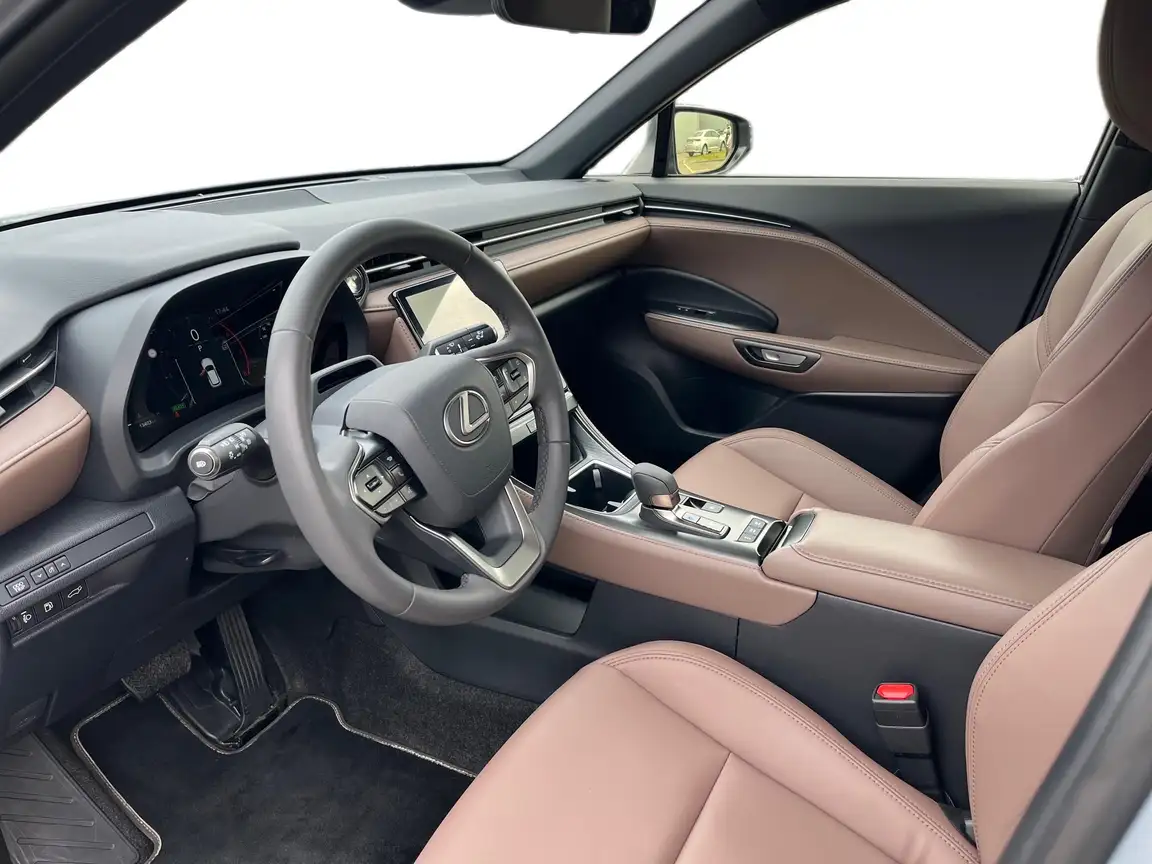 LEXUS LBX