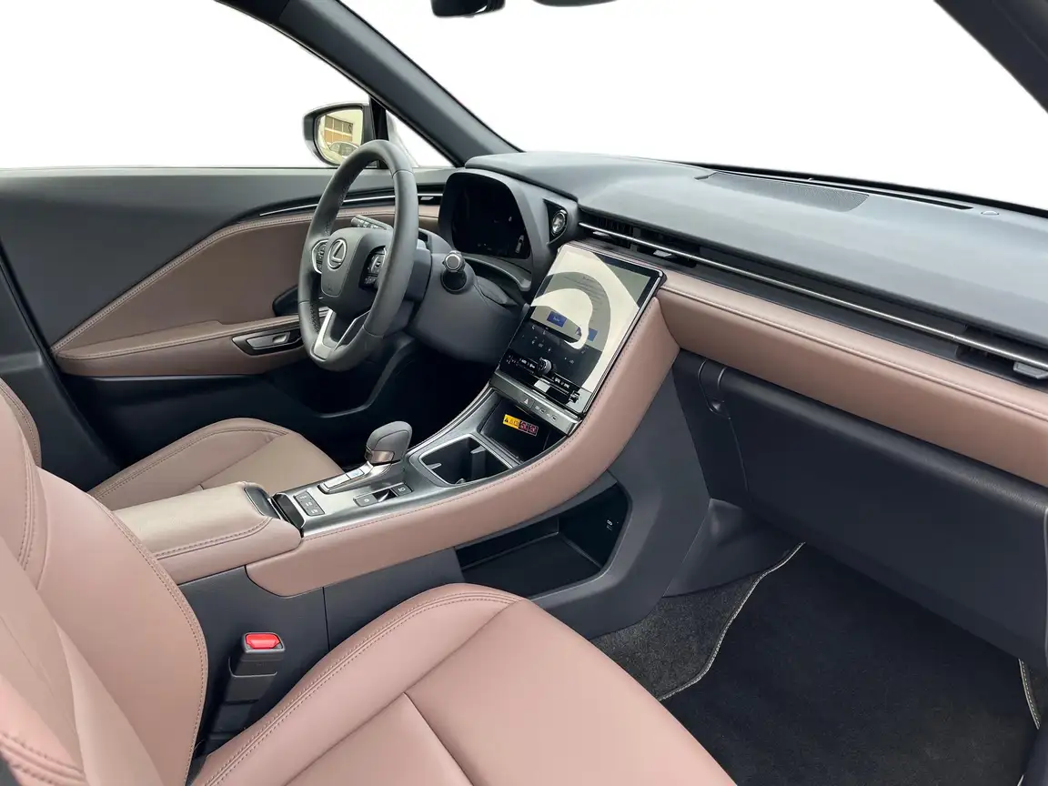 LEXUS LBX