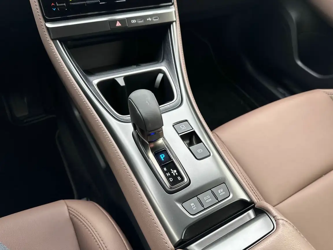 LEXUS LBX