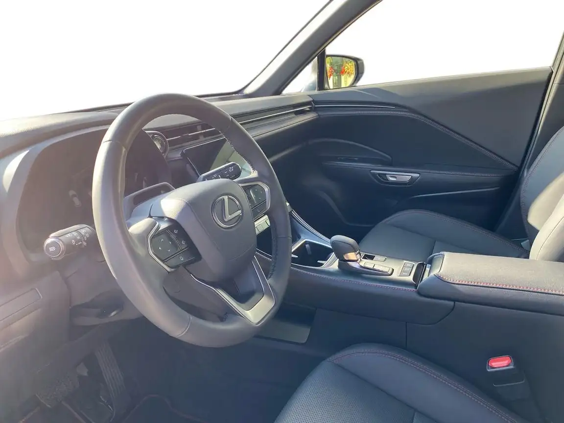 LEXUS LBX