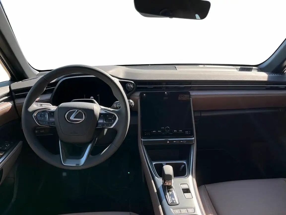 LEXUS LBX