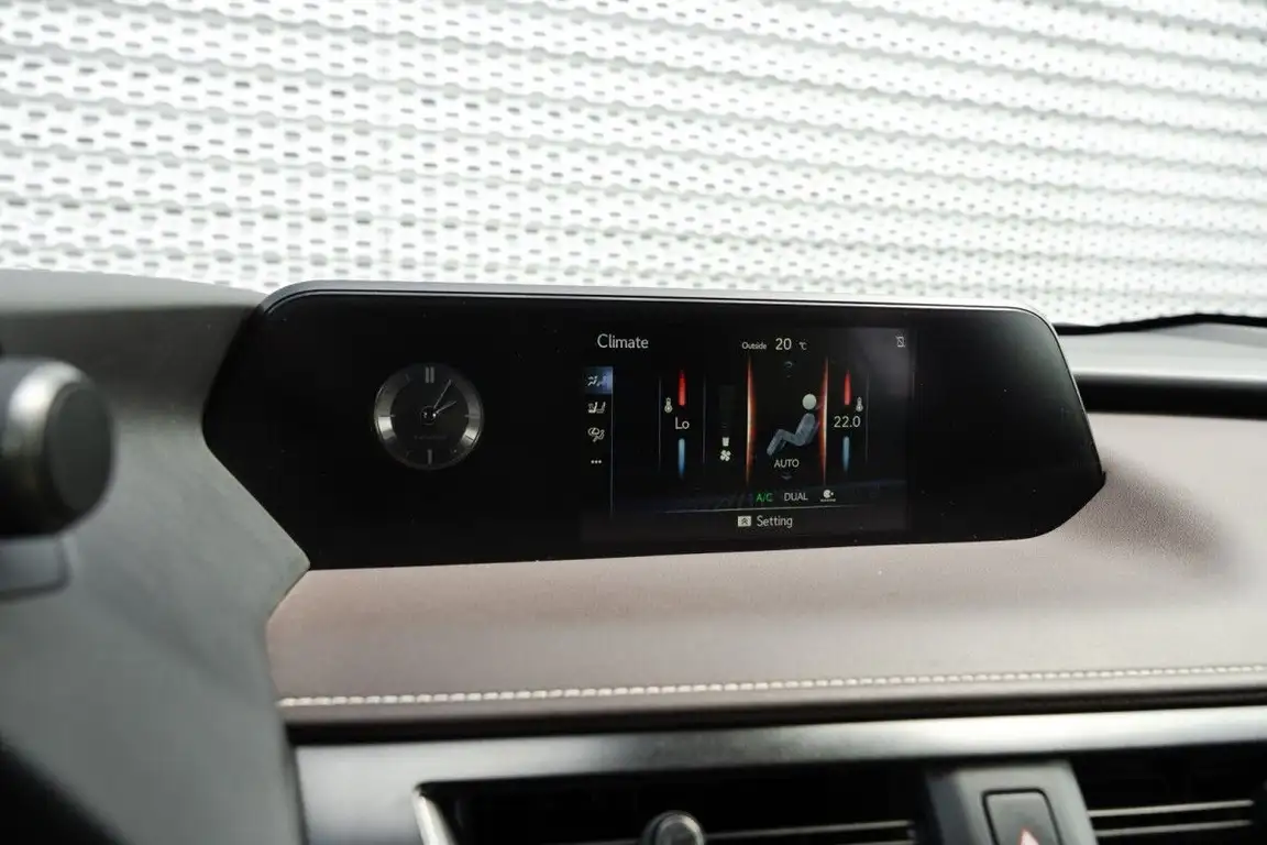 LEXUS UX