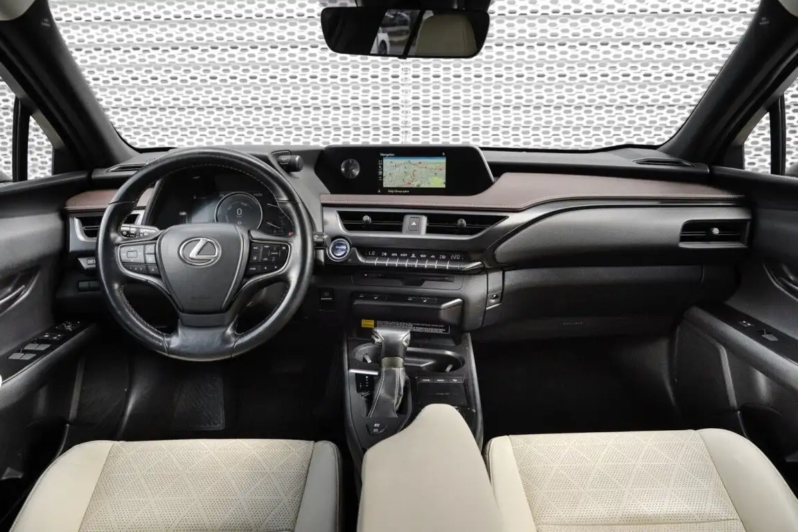 LEXUS UX