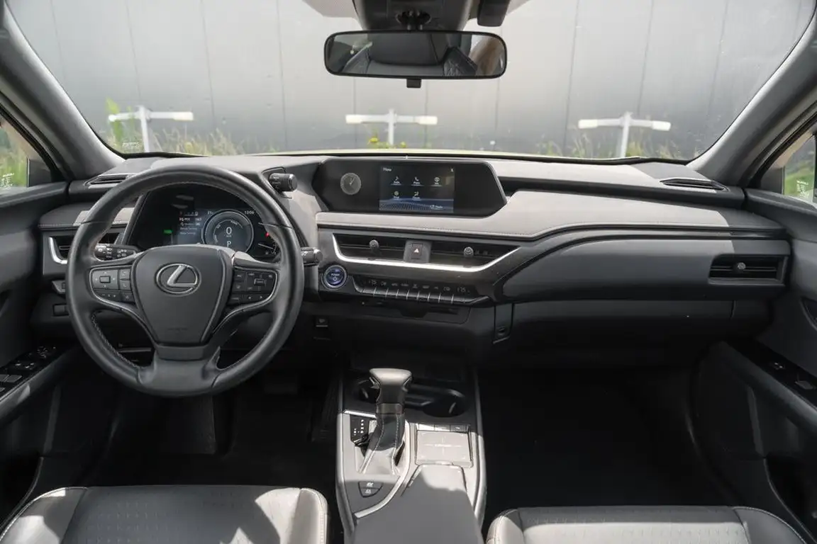 LEXUS UX