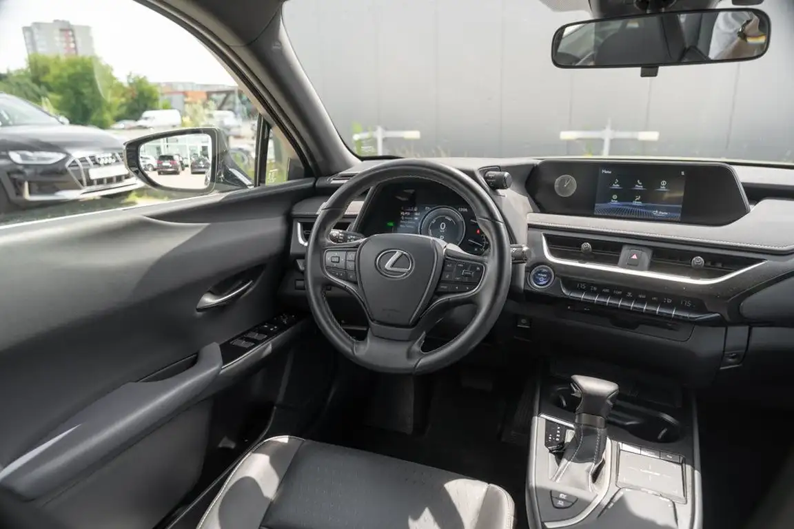 LEXUS UX