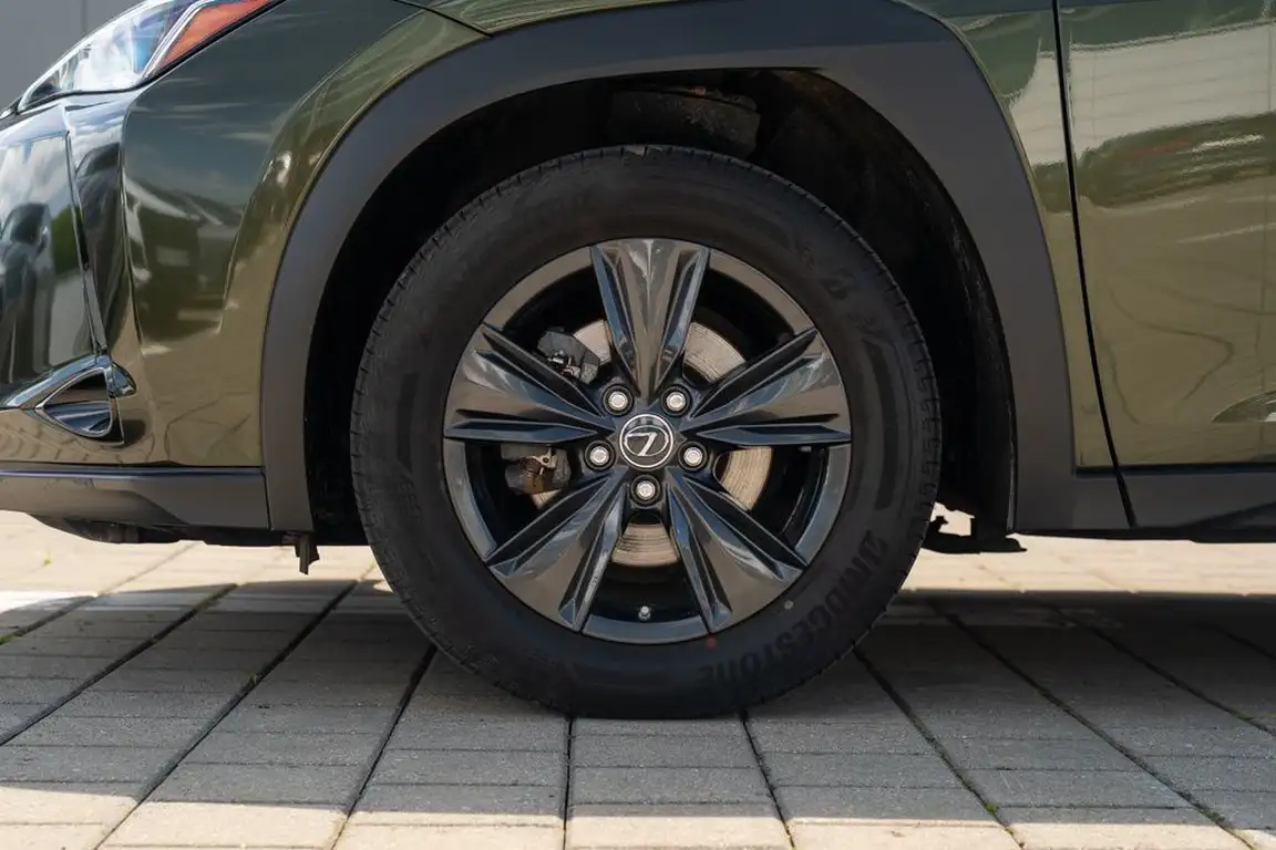 LEXUS UX