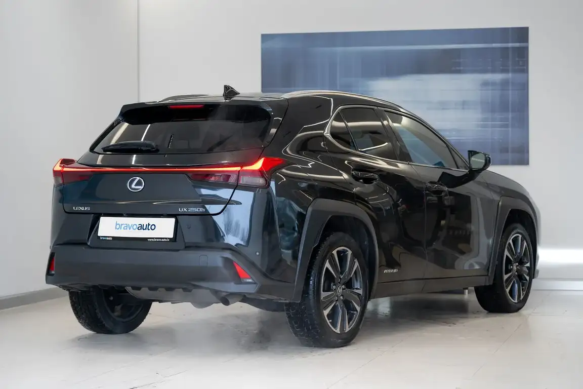 LEXUS UX