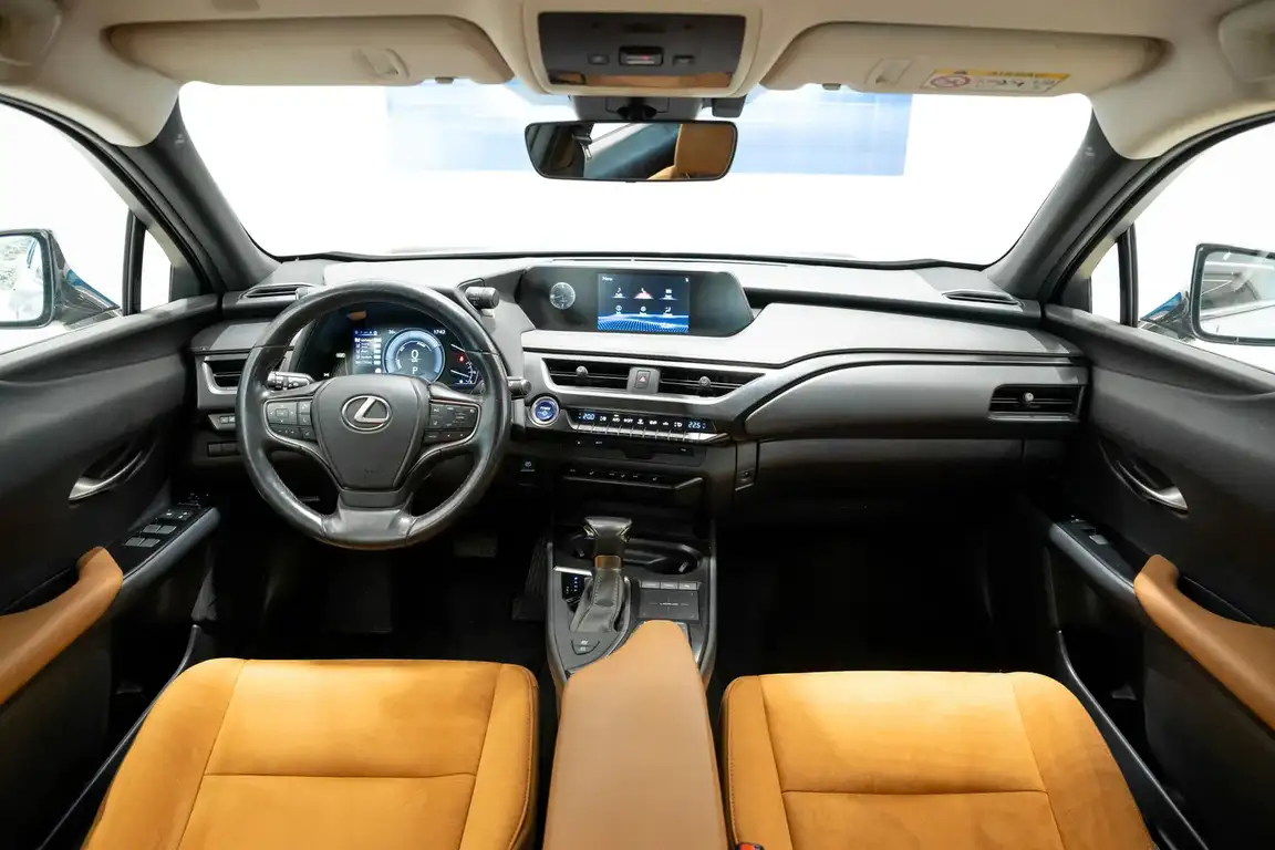 LEXUS UX