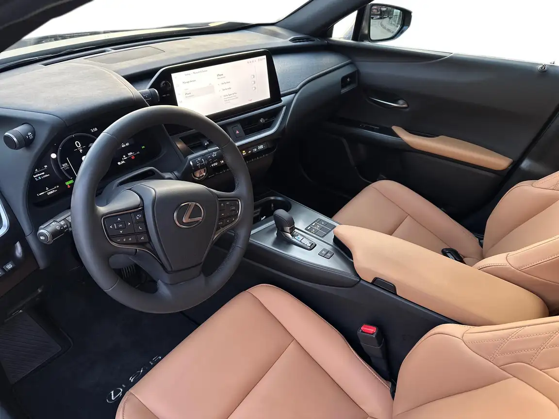 LEXUS UX