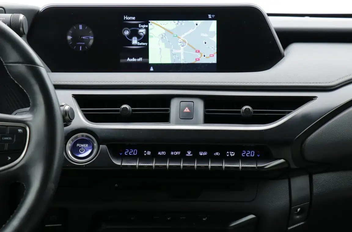 LEXUS UX