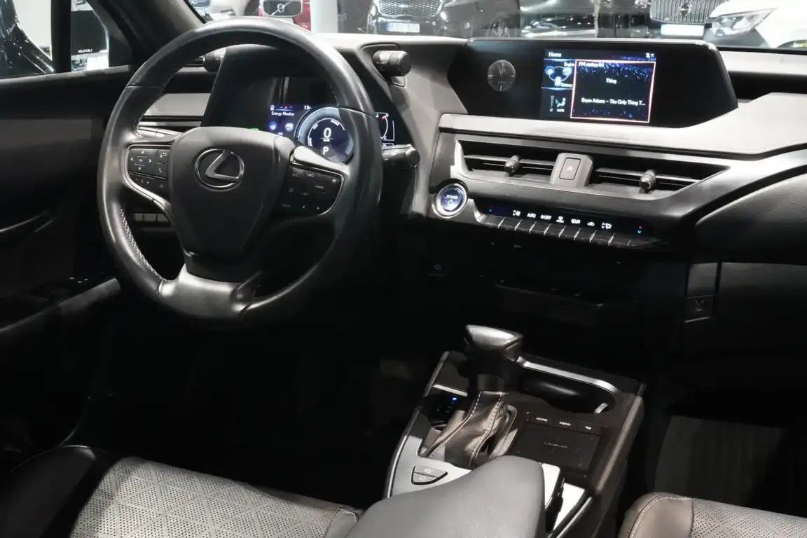 LEXUS UX
