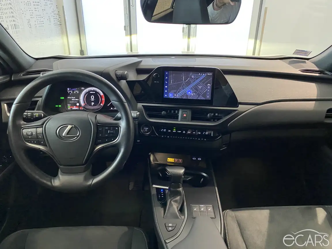 LEXUS UX