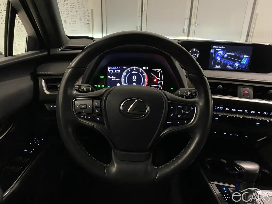 LEXUS UX