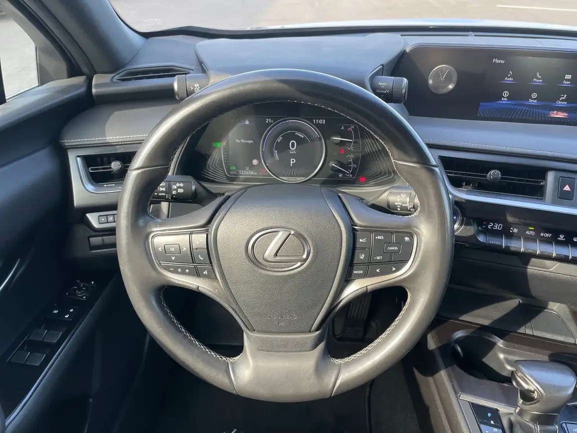 LEXUS UX