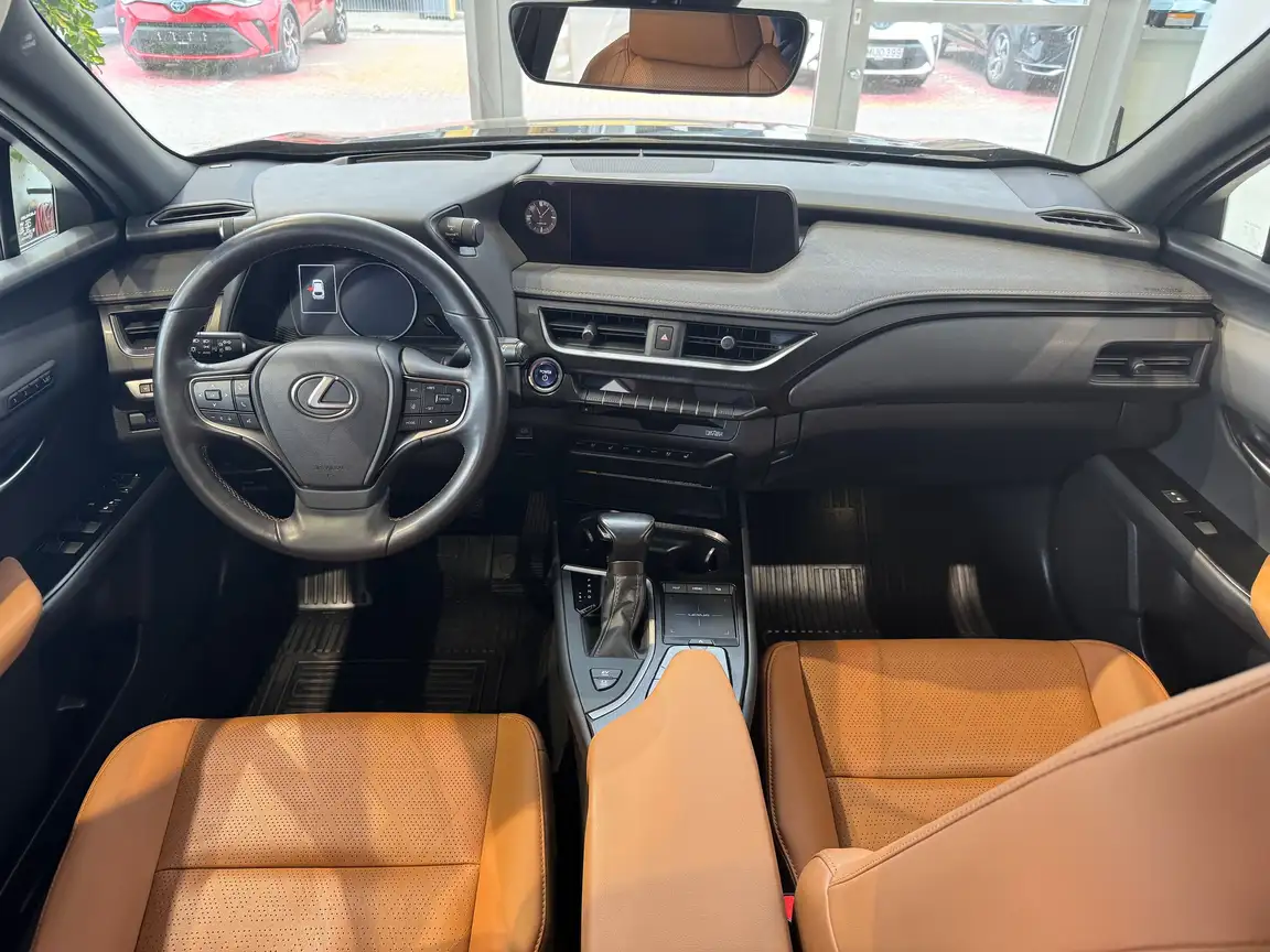 LEXUS UX