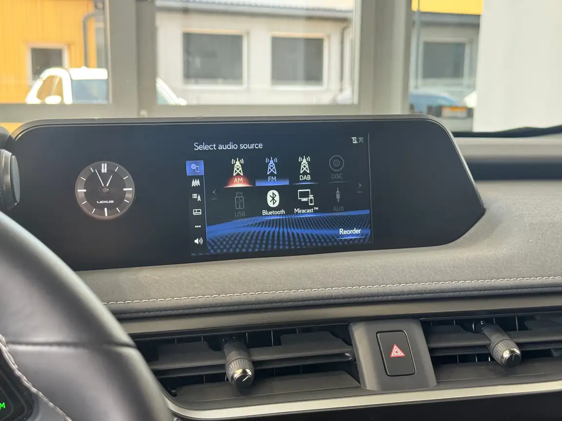 LEXUS UX