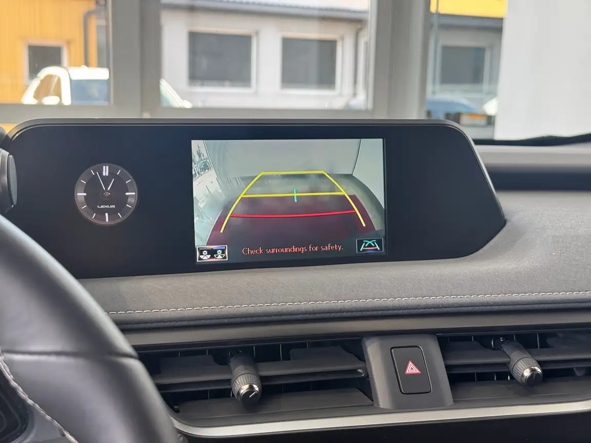 LEXUS UX