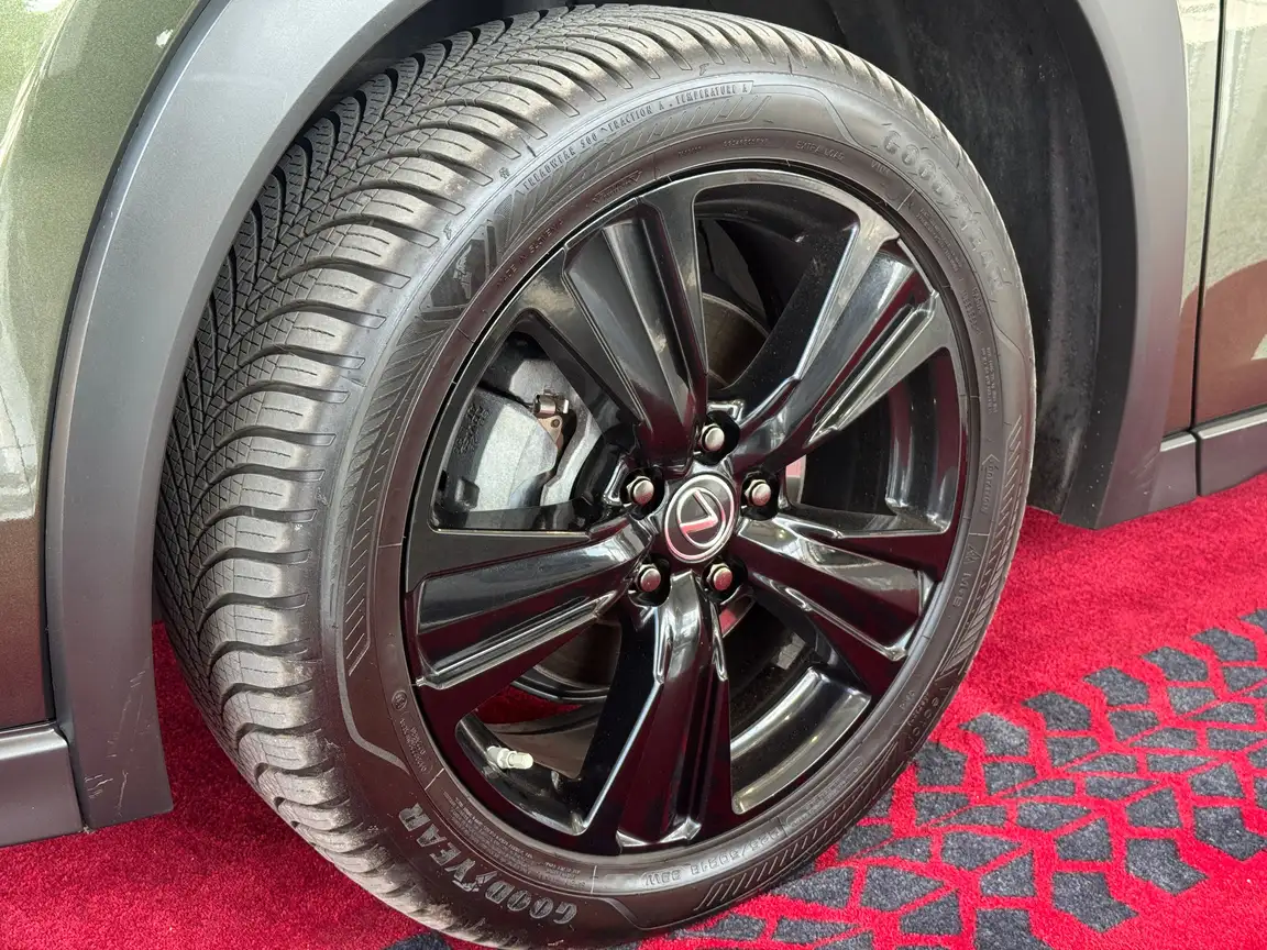 LEXUS UX