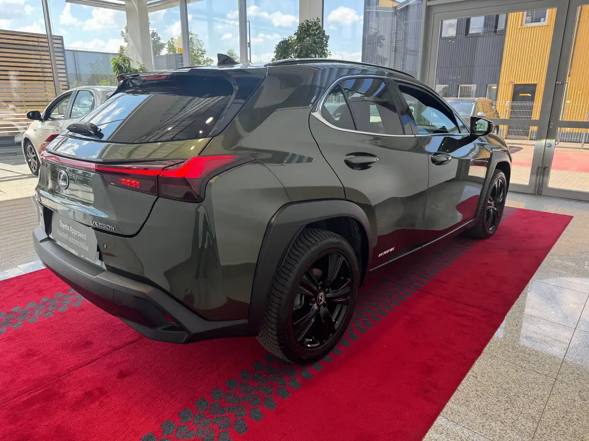 LEXUS UX