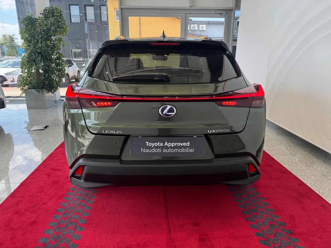 LEXUS UX