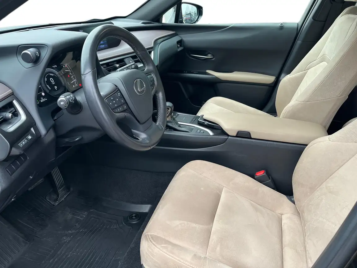 LEXUS UX