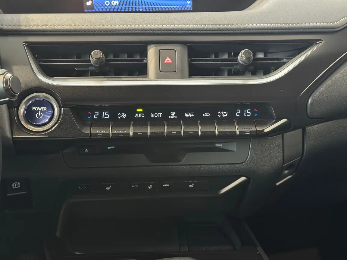 LEXUS UX