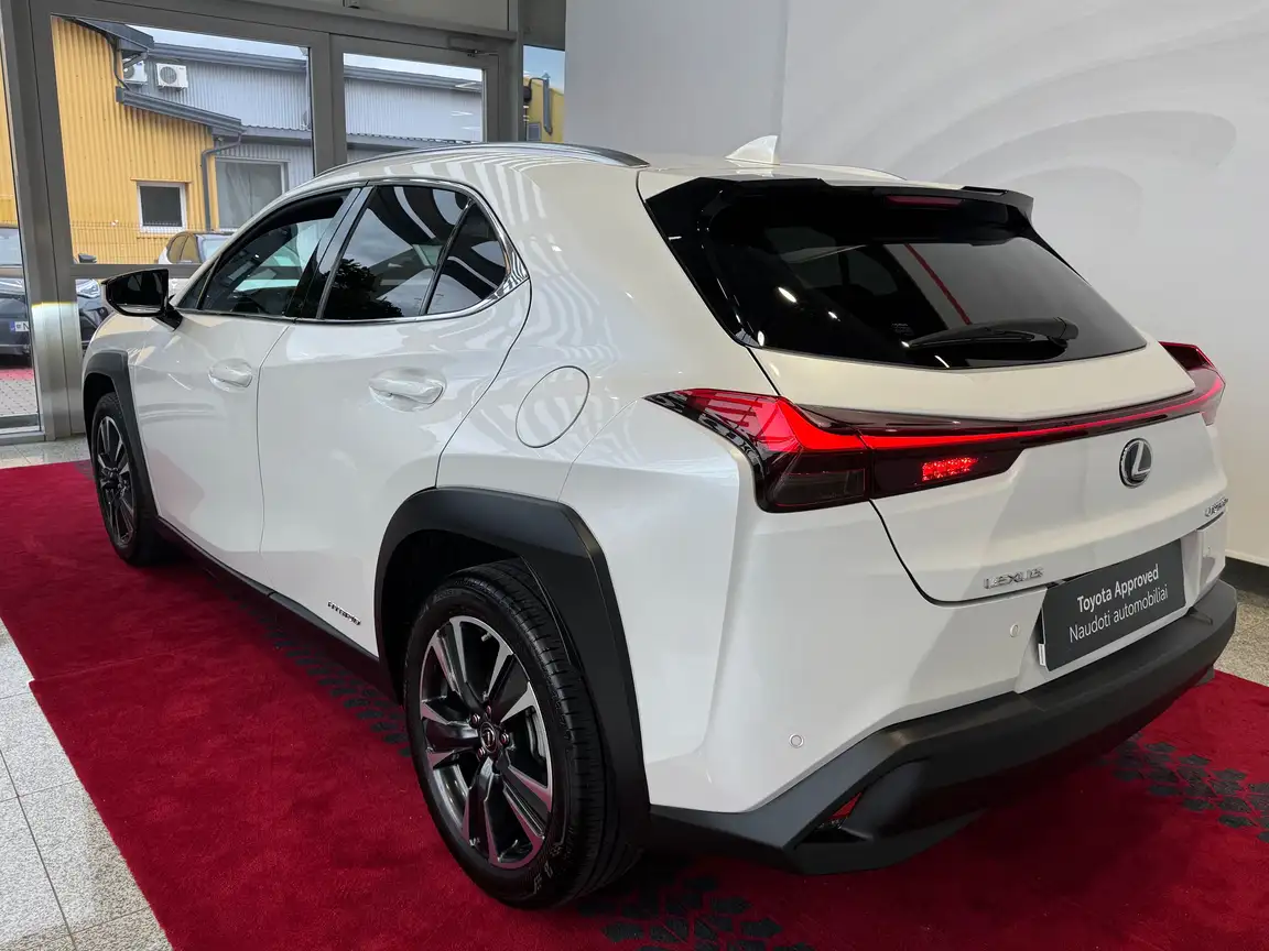 LEXUS UX