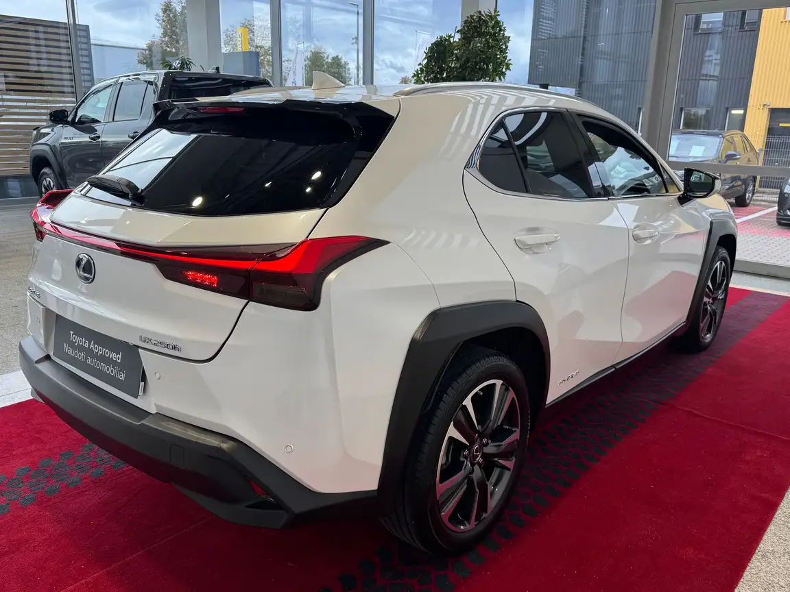 LEXUS UX