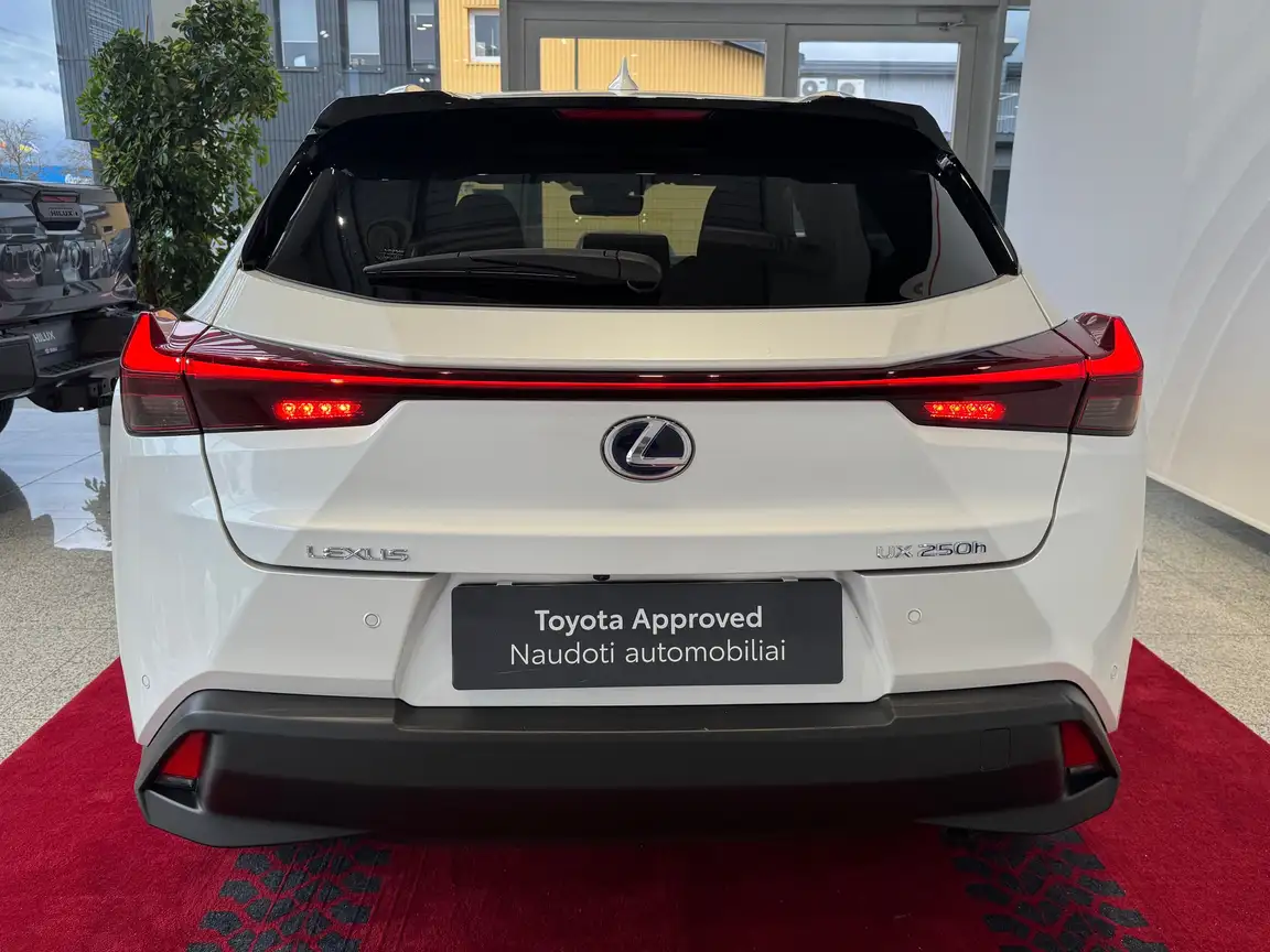 LEXUS UX