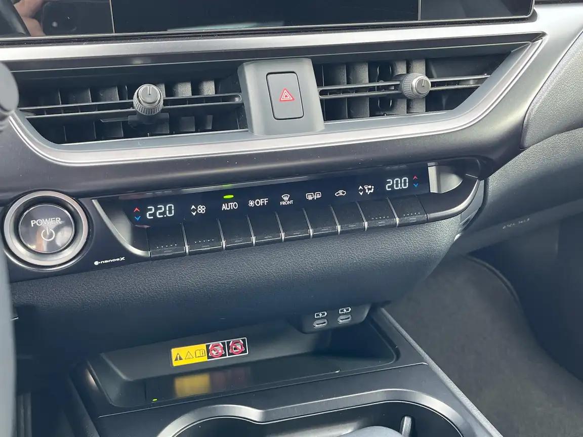 LEXUS UX